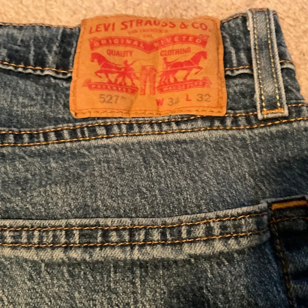 LEVI's 527 Bootcut Mens Jeans sz 34/32 Zip fly Med wash